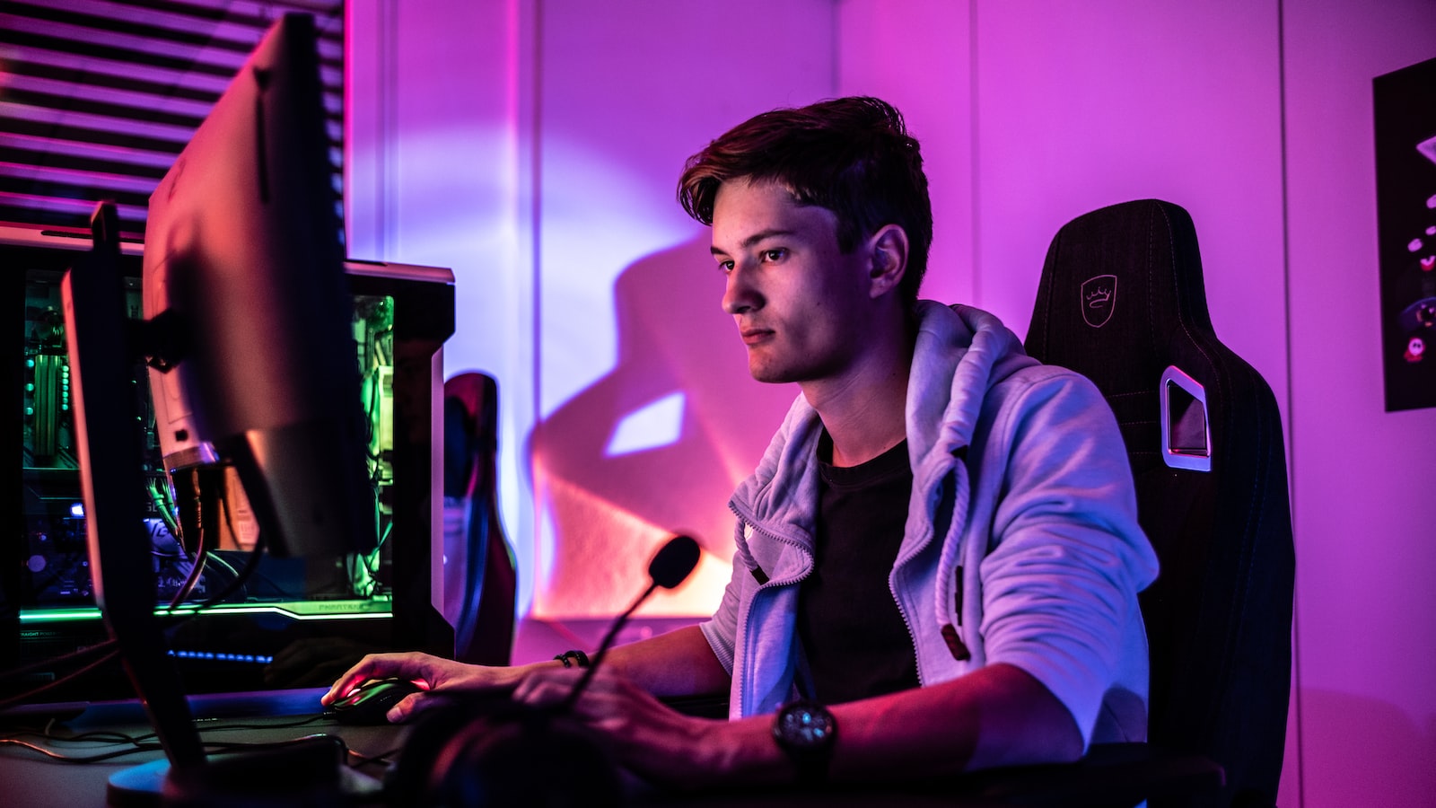 Risks and‌ Rewards: ⁤Understanding⁣ the⁣ Dynamics of eSports Betting
